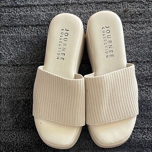 Journee Collection Women's Beige Ribbed Mules